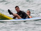 IMG/jpg/sarah-michelle-gellar-freddie-prinze-junior-surf-hawai-new-year-2008 (...)