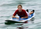 IMG/jpg/sarah-michelle-gellar-freddie-prinze-junior-surf-hawai-new-year-2008 (...)