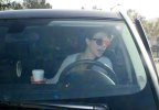 IMG/jpg/michelle-trachtenberg-take-out-coffee-paparazzi-hq-05-1500.jpg