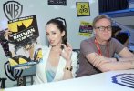 IMG/jpg/eliza-dushku-comic-con-2011-autograph-signing-mq-05.jpg