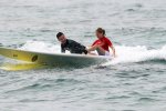 IMG/jpg/sarah-michelle-gellar-freddie-prinze-junior-surf-hawai-new-year-2008 (...)