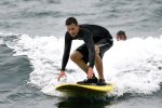 IMG/jpg/sarah-michelle-gellar-freddie-prinze-junior-surf-hawai-new-year-2008 (...)