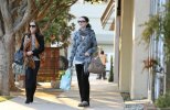 IMG/jpg/michelle-trachtenberg-shopping-dolce-vita-hollywood-paparazzi-gq-13. (...)