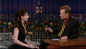 IMG/jpg/michelle-trachtenberg-conan-obrien-tv-show-dec-2006-screencaps-gq-01 (...)