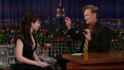 IMG/jpg/michelle-trachtenberg-conan-obrien-tv-show-dec-2006-screencaps-gq-08 (...)