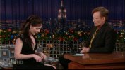 IMG/jpg/michelle-trachtenberg-conan-obrien-tv-show-dec-2006-screencaps-gq-13 (...)