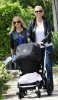 IMG/jpg/sarah-michelle-gellar-lemonade-restaurant-with-friend-paparazzi-apri (...)