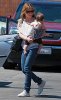 IMG/jpg/sarah-michelle-gellar-out-for-lunch-september-3-2010-paparazzi-gq-10 (...)