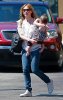 IMG/jpg/sarah-michelle-gellar-out-for-lunch-september-3-2010-paparazzi-gq-09 (...)