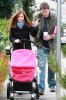 IMG/jpg/alyson-hannigan-family-walking-after-lunch-brentwood-february-6-2010 (...)