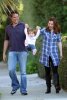 IMG/jpg/alyson-hannigan-family-september-16-2010-paparazzi-gq-03.jpg