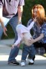 IMG/jpg/alyson-hannigan-family-september-16-2010-paparazzi-gq-06.jpg