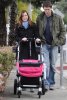 IMG/jpg/alyson-hannigan-family-walking-after-lunch-brentwood-february-6-2010 (...)