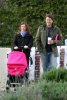 IMG/jpg/alyson-hannigan-family-walking-after-lunch-brentwood-february-6-2010 (...)