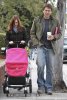 IMG/jpg/alyson-hannigan-family-walking-after-lunch-brentwood-february-6-2010 (...)