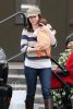 IMG/jpg/alyson-hannigan-satyana-out-and-about-brentwood-june-7-2009-paparazz (...)