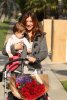 IMG/jpg/alyson-hannigan-satyana-out-los-angeles-february-12-2010-paparazzi-h (...)