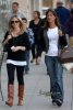 IMG/jpg/sarah-michelle-gellar-christmas-shopping-with-friends-los-angeles-pa (...)