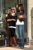 IMG/jpg/sarah-michelle-gellar-christmas-shopping-with-friends-los-angeles-pa (...)