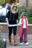 IMG/jpg/sarah-michelle-gellar-christmas-shopping-with-friends-los-angeles-pa (...)