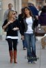 IMG/jpg/sarah-michelle-gellar-christmas-shopping-with-friends-los-angeles-pa (...)