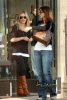 IMG/jpg/sarah-michelle-gellar-christmas-shopping-with-friends-los-angeles-pa (...)