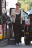 IMG/jpg/sarah-michelle-gellar-starbuck-and-gas-encino-july-16-2009-paparazzi (...)