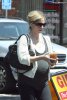 IMG/jpg/sarah-michelle-gellar-starbuck-and-gas-encino-july-16-2009-paparazzi (...)