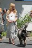 IMG/jpg/sarah-michelle-gellar-taking-tyson-veterinary-august-6-2009-paparazz (...)