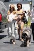 IMG/jpg/sarah-michelle-gellar-taking-tyson-veterinary-august-6-2009-paparazz (...)