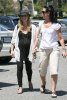 IMG/jpg/sarah-michelle-gellar-visiting-friend-in-the-valley-july-31-2009-pap (...)