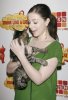 IMG/jpg/michelle-trachtenberg-meow-mix-think-like-a-cat-game-show-premiere-h (...)