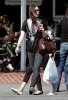 IMG/jpg/michelle-trachtenberg-picking-up-food-with-friend-hollywood-hq-03-15 (...)