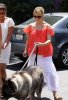 IMG/jpg/sarah-michelle-gellar-veterinarian-office-toluca-lake-july-22-2009-p (...)