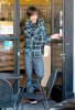 IMG/jpg/zac-efron-robek-juice-in-hollywood-paparazzi-gq-02.jpg