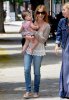 IMG/jpg/sarah-michelle-gellar-charlotte-grace-out-for-lunch-brentwood-july-2 (...)