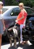 IMG/jpg/sarah-michelle-gellar-veterinarian-office-toluca-lake-july-22-2009-p (...)