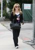 IMG/jpg/sarah-michelle-gellar-out-and-about-los-angeles-paparazzi-april-10-2 (...)