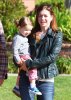 IMG/jpg/alyson-hannigan-family-santa-monica-february-6-2011-paparazzi-hq-03. (...)