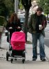 IMG/jpg/alyson-hannigan-family-walking-after-lunch-brentwood-february-6-2010 (...)