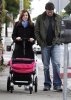 IMG/jpg/alyson-hannigan-family-walking-after-lunch-brentwood-february-6-2010 (...)