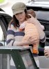 IMG/jpg/alyson-hannigan-satyana-out-and-about-brentwood-june-7-2009-paparazz (...)