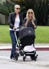 IMG/jpg/sarah-michelle-gellar-lemonade-restaurant-with-friend-paparazzi-apri (...)