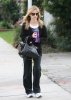 IMG/jpg/sarah-michelle-gellar-out-and-about-los-angeles-paparazzi-april-10-2 (...)