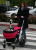 IMG/jpg/alyson-hannigan-family-walking-after-lunch-brentwood-february-6-2010 (...)