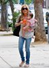 IMG/jpg/sarah-michelle-gellar-charlotte-grace-out-for-lunch-brentwood-july-2 (...)