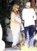 IMG/jpg/sarah-michelle-gellar-taking-tyson-veterinary-august-6-2009-paparazz (...)