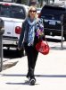 IMG/jpg/sarah-michelle-gellar-arriving-pilates-class-encino-july-23-2009-pap (...)