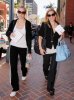 IMG/jpg/sarah-michelle-gellar-out-in-la-with-friends-paparazzi-mq-02.jpg