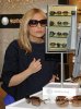 IMG/jpg/sarah-michelle-gellar-sunglass-hut-new-york-mq-03.jpg